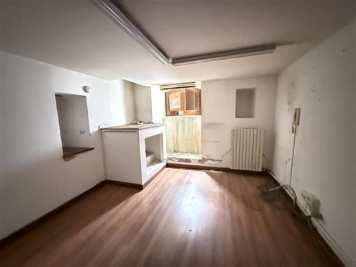 Antico Locale Al Piano Terra, In Pietra, Vari Utilizzi e Possibilit&agrave; Di Ampliamento